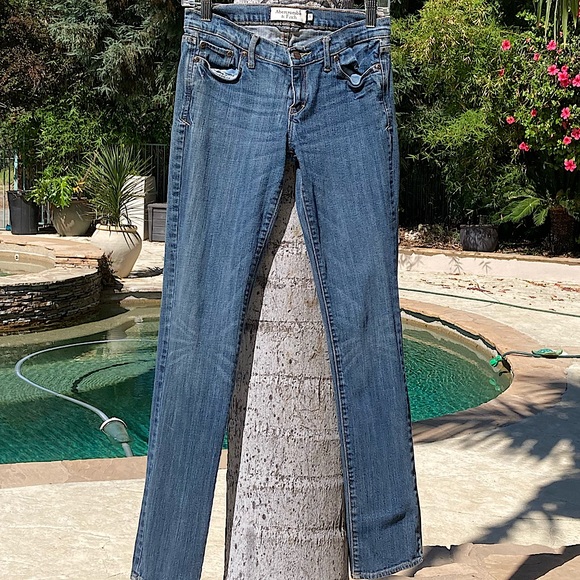 Abercrombie & Fitch Denim - ABERCROMBIE Erin Straight Leg Stretch Jeans